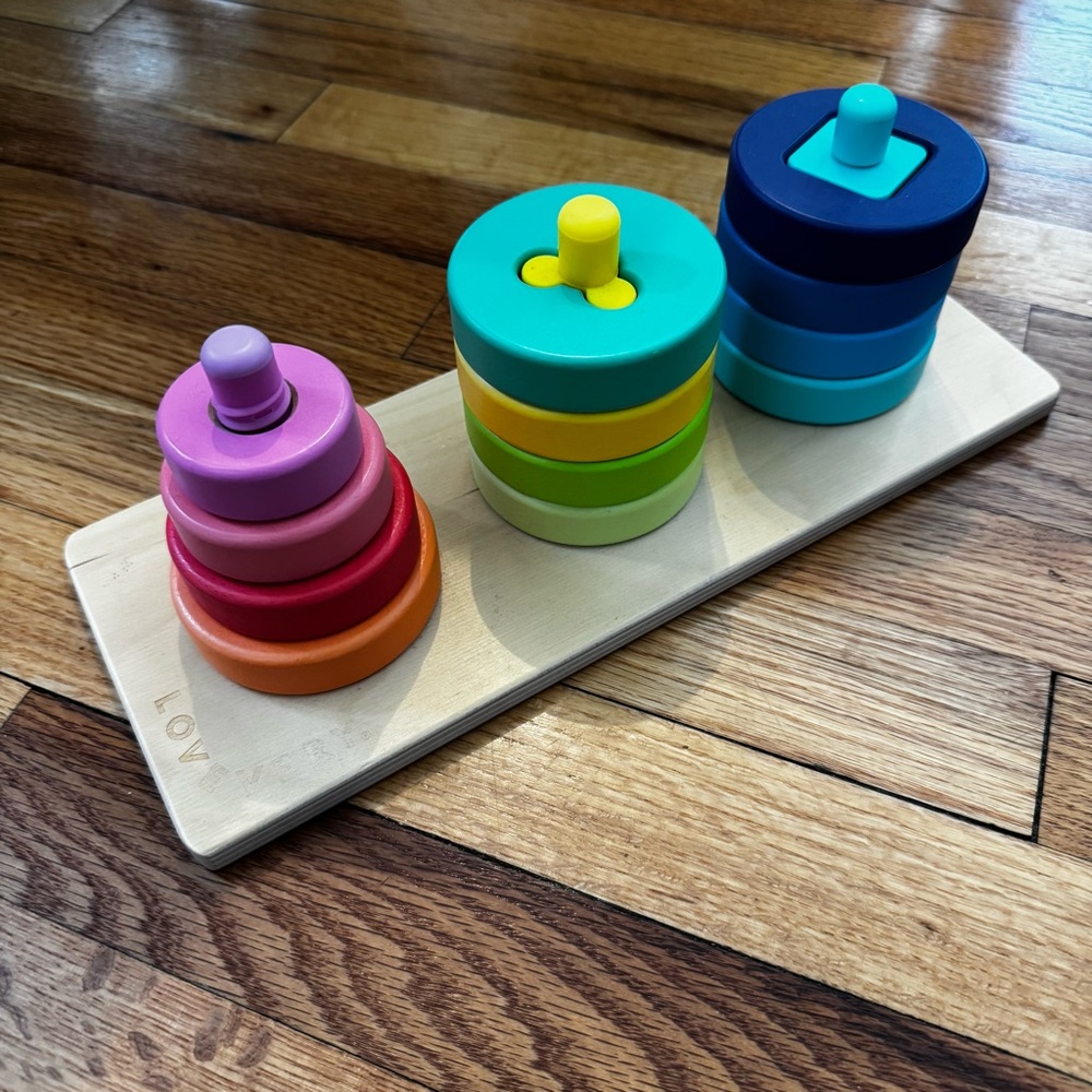 Lovevery Twist and Pivot Puzzle (Fading)